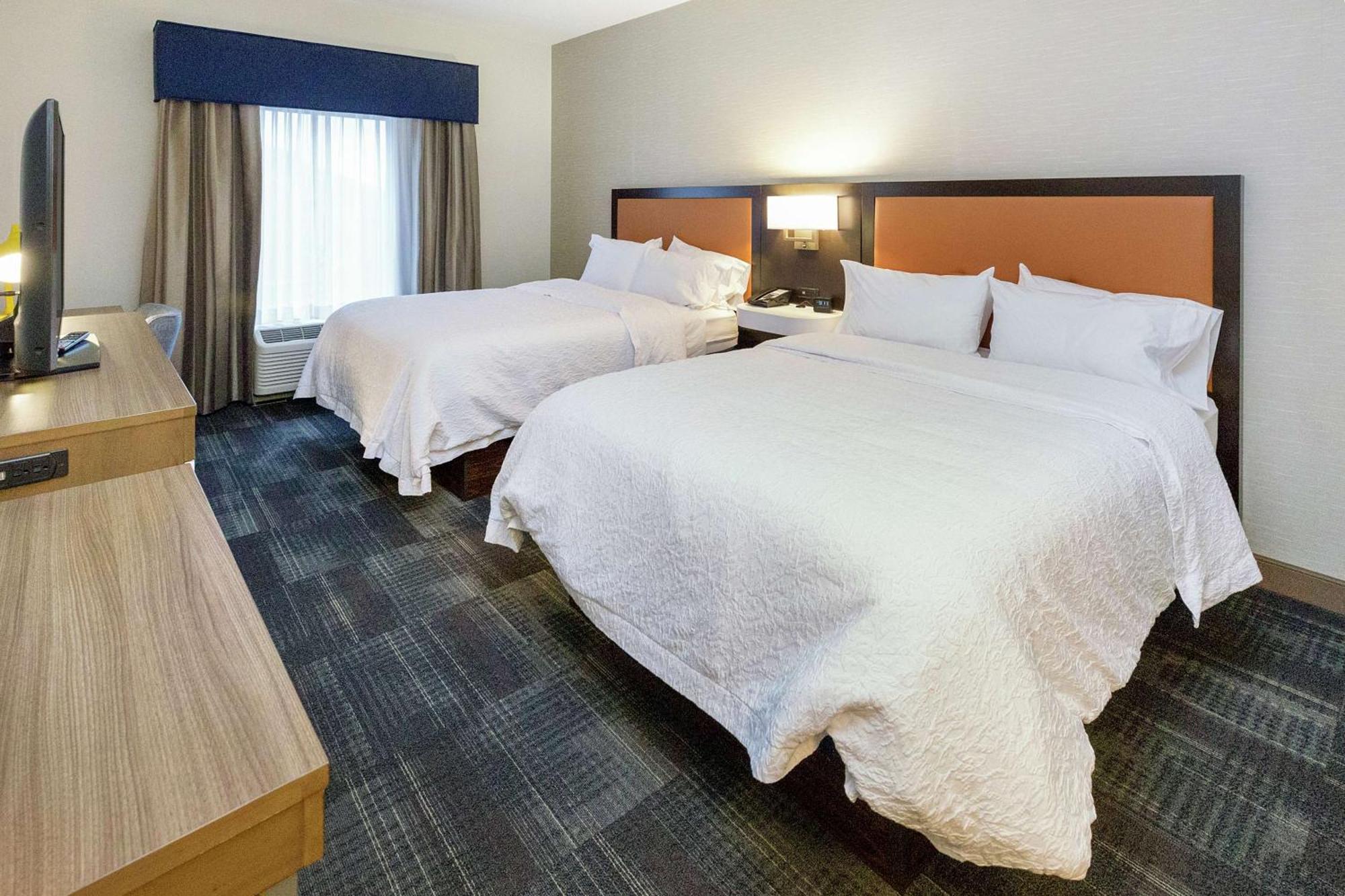 Hampton Inn & Suites Morgantown / University Town Centre Exterior foto