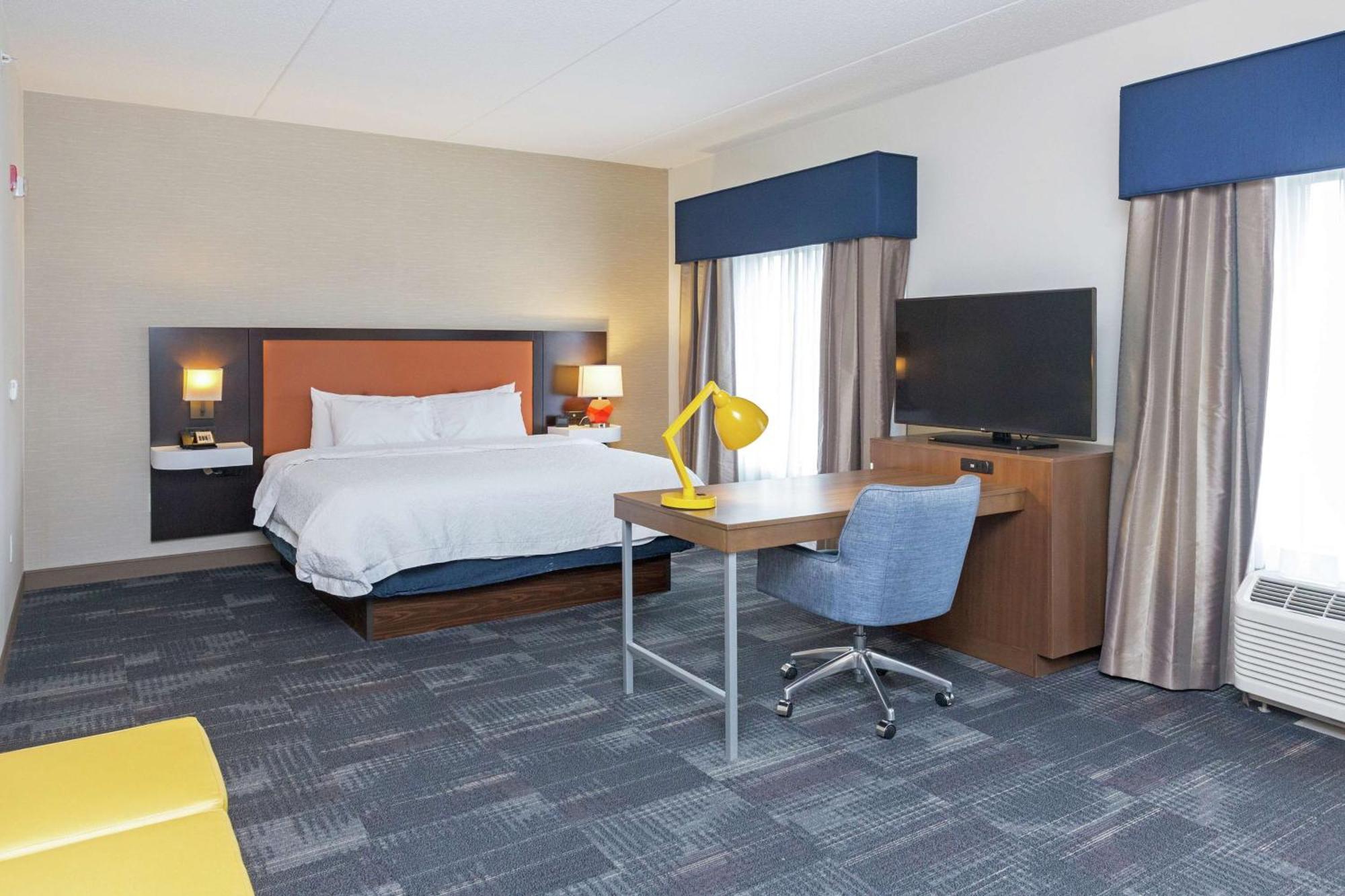 Hampton Inn & Suites Morgantown / University Town Centre Exterior foto